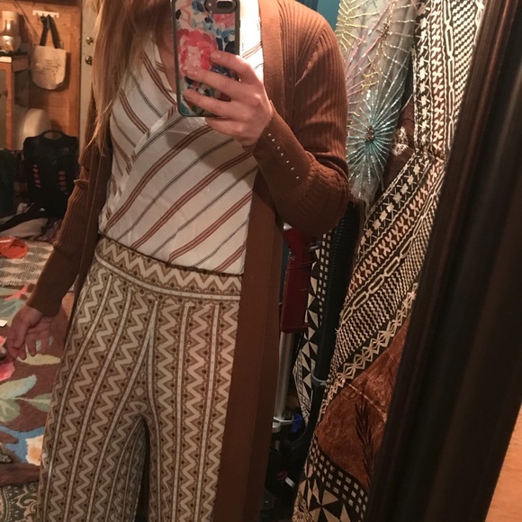 Meet your Posher, Brooke ❤️🧡💛💚💙☮️ - Picture 4 of 8